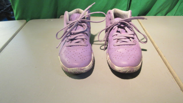 Load image into Gallery viewer, Used Youth Under Armour Purple Basketball shoes Size 1Y
