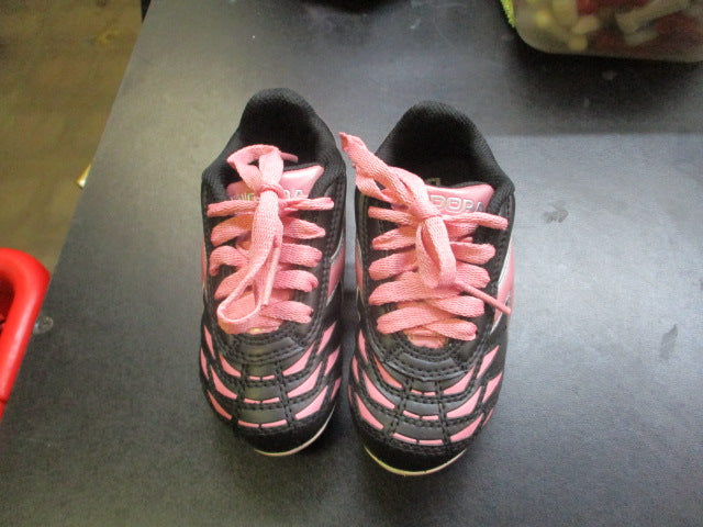 Load image into Gallery viewer, Diadora Pink &amp; Black Socer Cleats Youth Size 9.5
