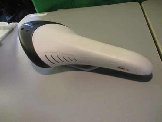 Used Fizik Wing Flex Tri 2 Bike Seat / Saddle