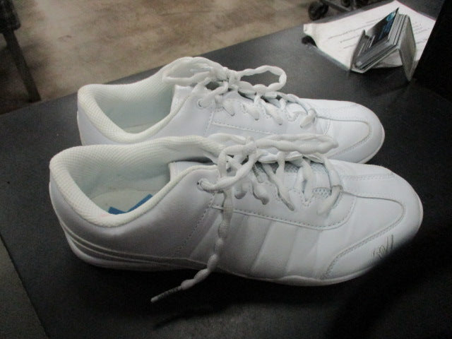 Load image into Gallery viewer, Used Varsity Cheer Shoes Size 8
