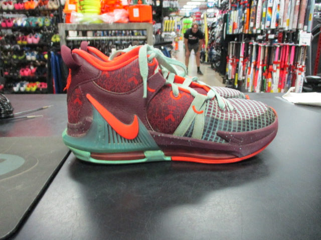 Load image into Gallery viewer, Used Nike Lebron Witness VII Se Size 5y
