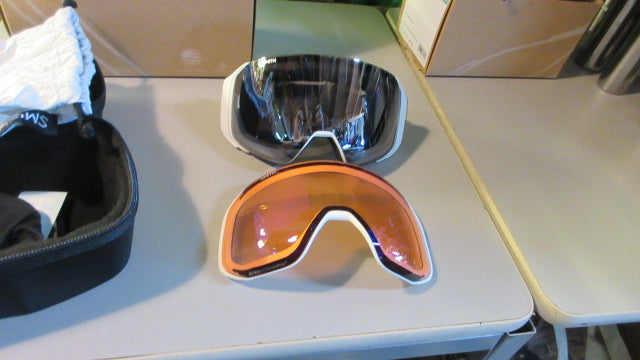 Load image into Gallery viewer, Smith 4D Mag S Snow Goggles Color: White Vapor
