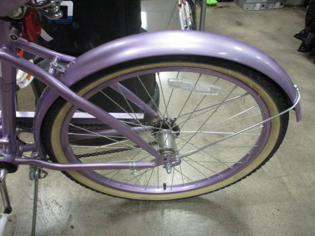 Load image into Gallery viewer, Used Schwinn Legacy 24&#39;&#39; Woman Beach Cruiser Bike
