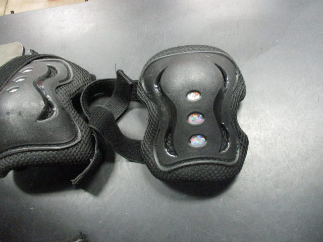 Load image into Gallery viewer, Used Bosoner Knee Pads Youth Size Medium
