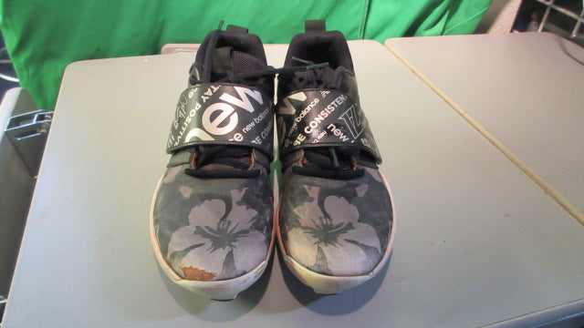 Load image into Gallery viewer, Used New Balance Youth 4.5 Softball Cleats
