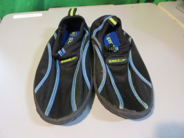 Load image into Gallery viewer, Used Speedo Water Shoes Size 2-3
