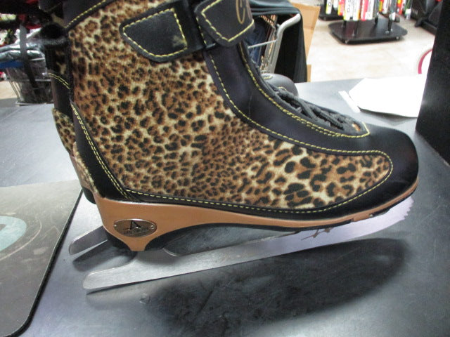 Load image into Gallery viewer, Used Freedom Cheetah Size 6 Figure Skates
