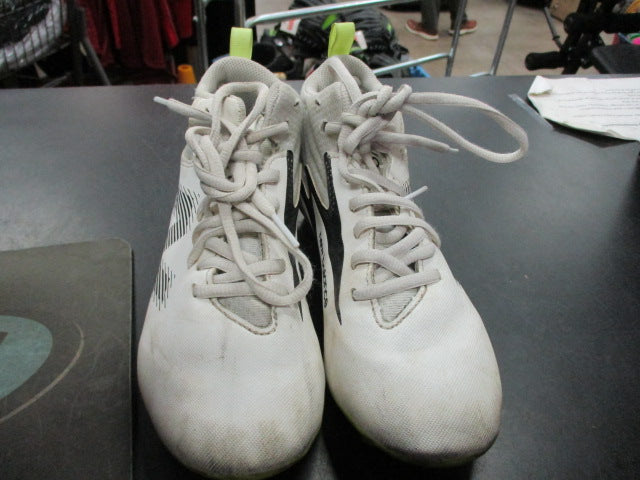 Load image into Gallery viewer, Used New Balance Rush Size Youth 3 Cleats
