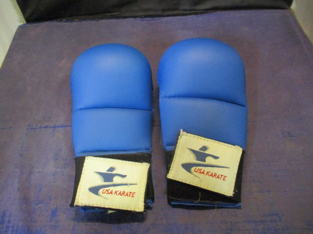 Load image into Gallery viewer, Used USA Karate Punches Gloves Youth Size Large
