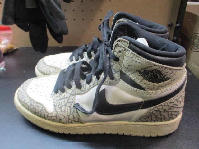 Load image into Gallery viewer, Used Nike Air Jordan 1 Retro Shoes Size 5.5
