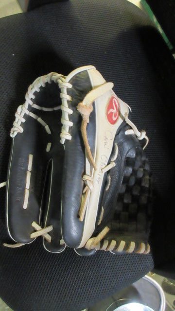 Load image into Gallery viewer, Used Rawlings Shut Out 12 1/2&quot; RHT Glove
