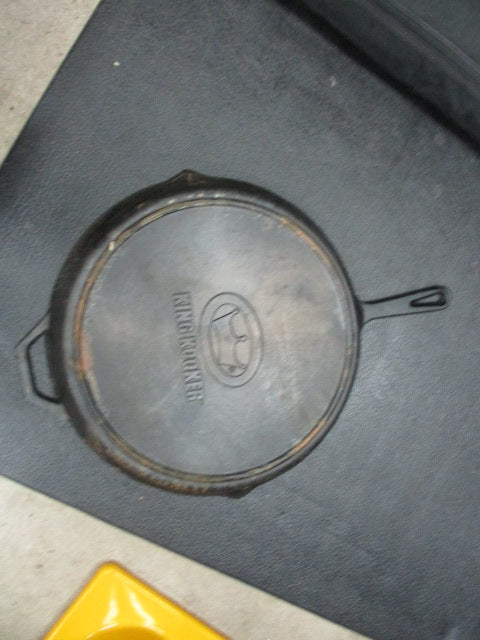 Load image into Gallery viewer, Used King Kooker 20&quot; Cast Iron Fry Pan
