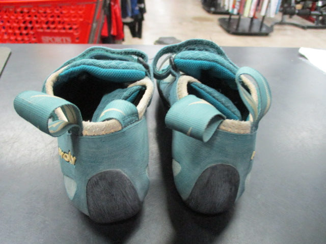 Load image into Gallery viewer, Used Evolv Elektra Climbing Shoes Sz 5.5
