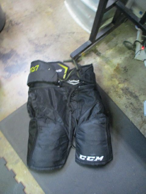 Load image into Gallery viewer, Used CCM Tacks 4052 Hockey Breezers Junior Size Large
