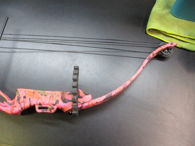 Load image into Gallery viewer, Used SA Sports Majestic Recurve Compound Youth Archery Bow - RH
