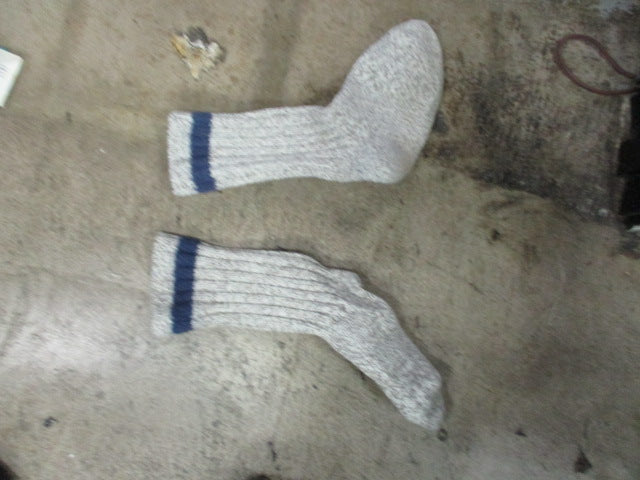 Load image into Gallery viewer, Used Wool Snow Socks
