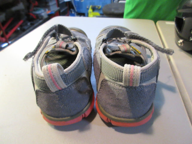 Load image into Gallery viewer, Used Keen Washable Hiking Sandals Size 2
