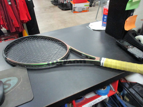 Used Wilson Blade 98 V8 27'' Tennis Racquet