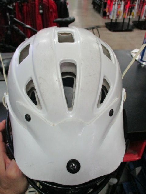 Load image into Gallery viewer, Used Lacrosse CASCADE PRO Youth Helmet w/ Chinstrap
