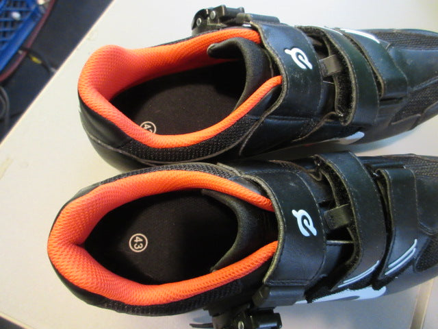 Load image into Gallery viewer, Used Peloton Cycling Shoes Size 43
