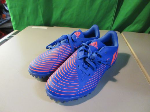 Load image into Gallery viewer, Used Adidas Predator Soccer Turf Cleats Size 3.5
