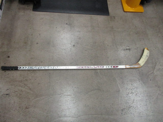 Load image into Gallery viewer, Used Easton Ultra Lite 85 Flex Composite 2 Piece Right Hand Hockey Stick
