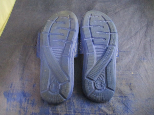 Load image into Gallery viewer, Used Under Armour Sandals Youth Size 3
