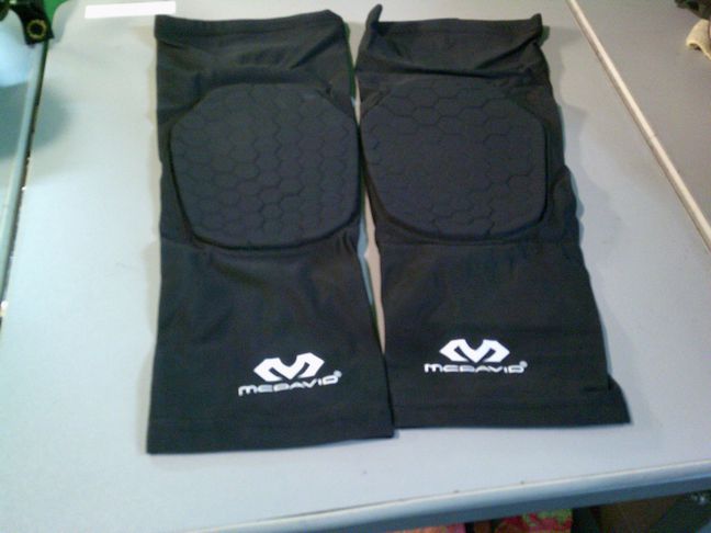 Load image into Gallery viewer, Used McDavid Padded Knee Sleeves Size XL
