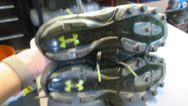 Load image into Gallery viewer, Used Under Armour Soccer Cleats Size 5
