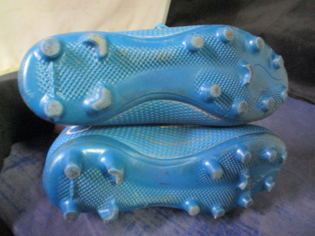 Load image into Gallery viewer, Used Blue Soccer Cleats Size 32 / 1
