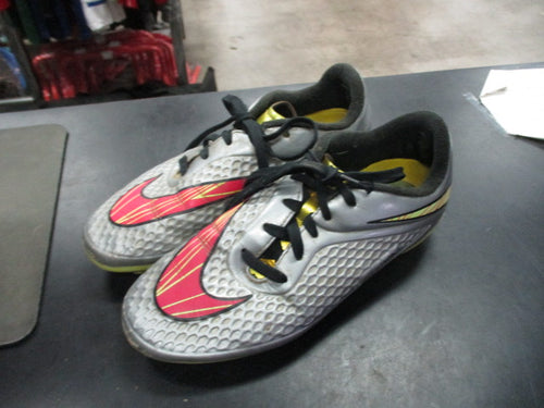 Used Nike Soccer Cleats Size 4