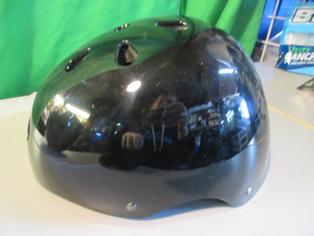 Load image into Gallery viewer, Used RU Skate Helmet Size Large
