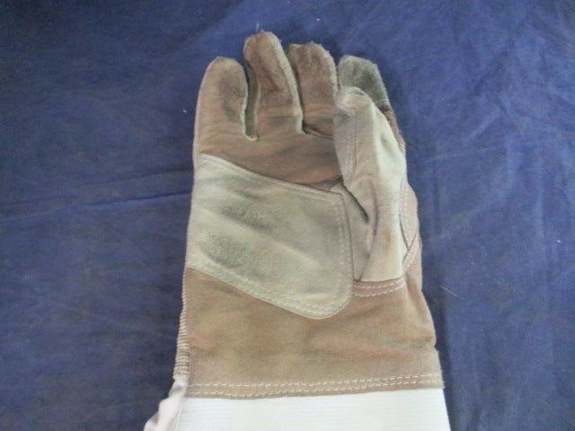 Load image into Gallery viewer, Used Absolute Fencing Glove Level 1 Right Hand Size Medium
