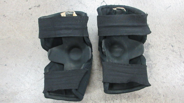 Load image into Gallery viewer, Used Winnwell Pro EP 190 Adult Small Elbow Hockey Pads - ICE/STREET
