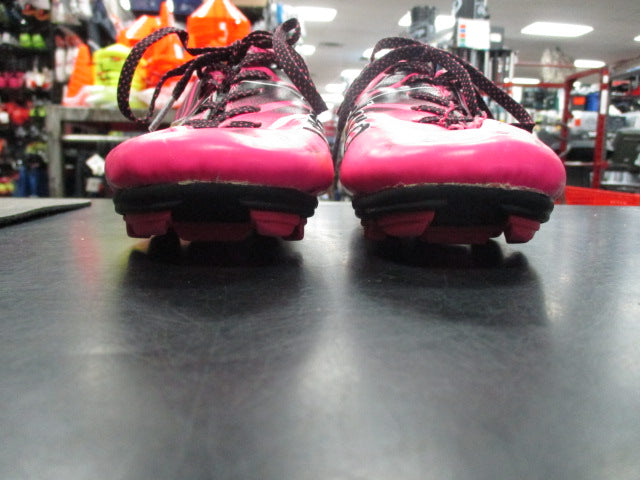 Load image into Gallery viewer, Used Umbro Girls Soccer Cleats Pink Size 1
