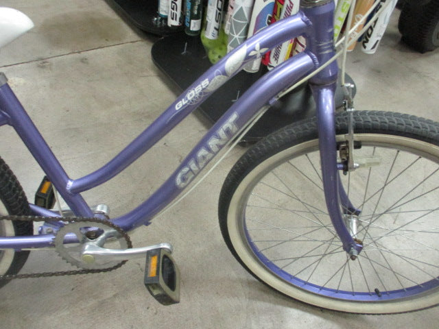 Load image into Gallery viewer, Used Giant Gloss 24&quot; 7-Speed Cruiser
