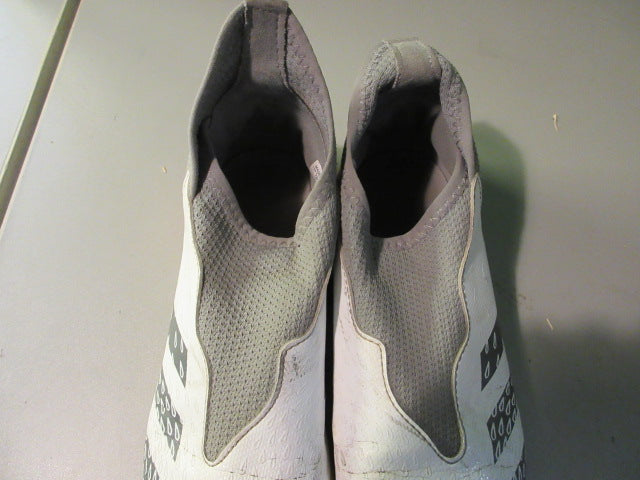 Load image into Gallery viewer, Used Adidas Predators Demon Scale White Youth Size 4.5 Turf Soccer Cleats
