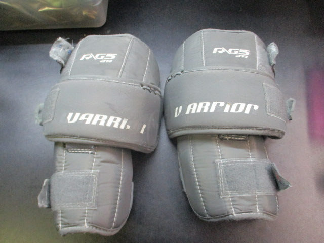 Load image into Gallery viewer, Used Warrior RG5 Junior Knee Pads Youth Size Junior - has wear
