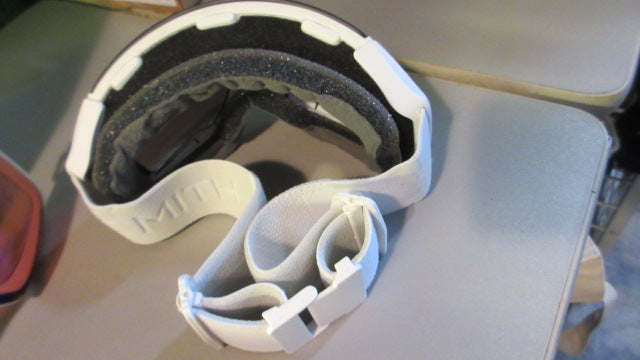 Load image into Gallery viewer, Smith 4D Mag S Snow Goggles Color: White Vapor
