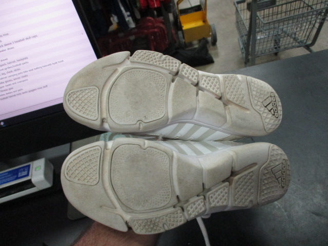 Load image into Gallery viewer, Used Adidas Cheer Shoes Size 6.5
