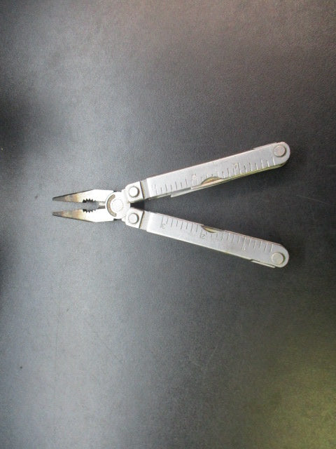 Load image into Gallery viewer, Used Stainless Steel Multi-Tool Knife
