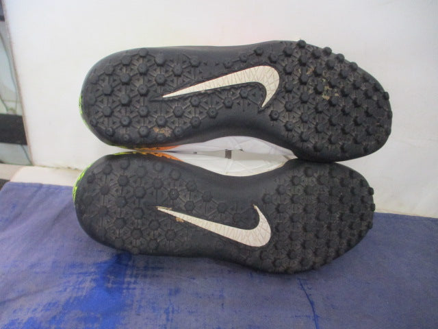 Load image into Gallery viewer, Used Nike Hypervenom Soccer Cleats Youth Size 3.5
