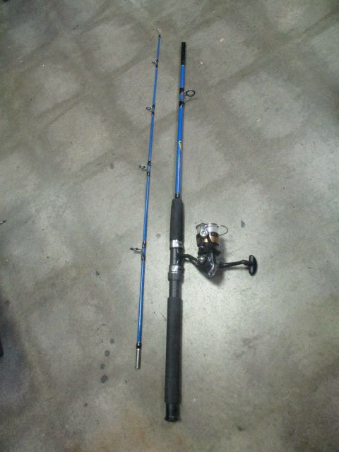 Load image into Gallery viewer, Used Varmac Sea Flex 6&#39; Fishing Rod w/ Diawa Sweepfire 3000-2B Fishing Reel
