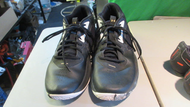 Load image into Gallery viewer, Used Under Armour Basketball Shoes Size 10
