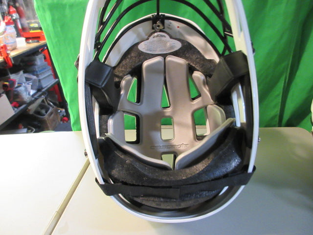 Load image into Gallery viewer, Used Cascade CS Lacrosse Helmet Size Youth
