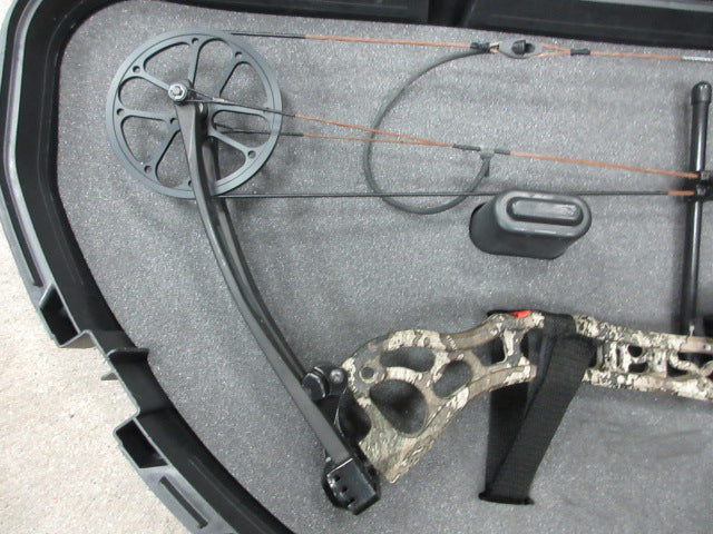 Load image into Gallery viewer, Used Cabelas Endure RH 36&quot; Compound Bow w/ Box
