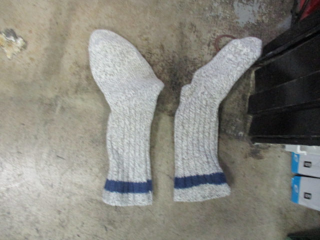 Load image into Gallery viewer, Used Wool Snow Socks
