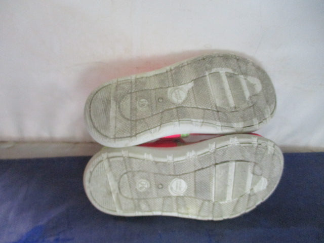 Load image into Gallery viewer, Used Wonder Nation Water Shoes Youth Size 7/8
