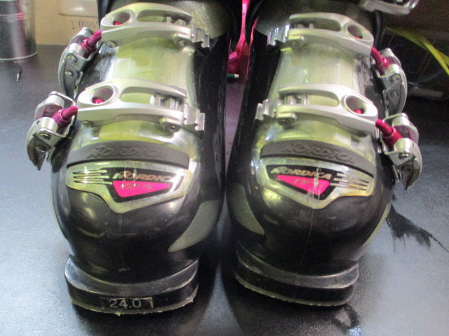 Load image into Gallery viewer, Used Nordica Cruise 75 Ski Boots Size 24
