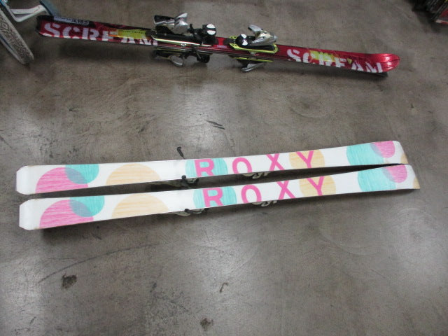 Load image into Gallery viewer, Used Roxy 154CM Downhill Skis With Roxy Bindings
